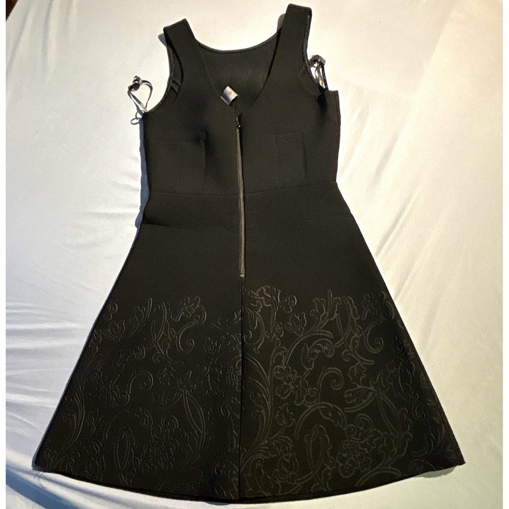 Vera Wang black floral fit & flare mini dress round neck zip front, size 4